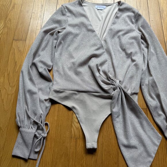 Lovers + Friends Size S Nude Beige Cedar Metallic Long Sleeve Wrap Tie Bodysuit - Picture 5 of 16